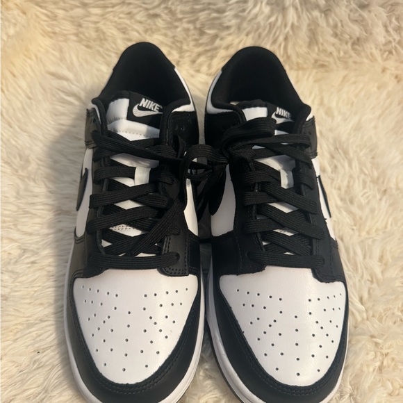 Nike Dunk Low Retro Basketball Shoe - Picture 4 of 7